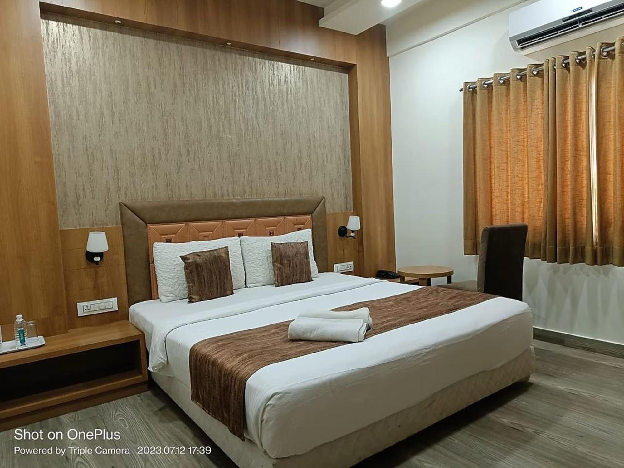 Hotel Aerocity Golden Close To New Delhi Airport Exterior foto