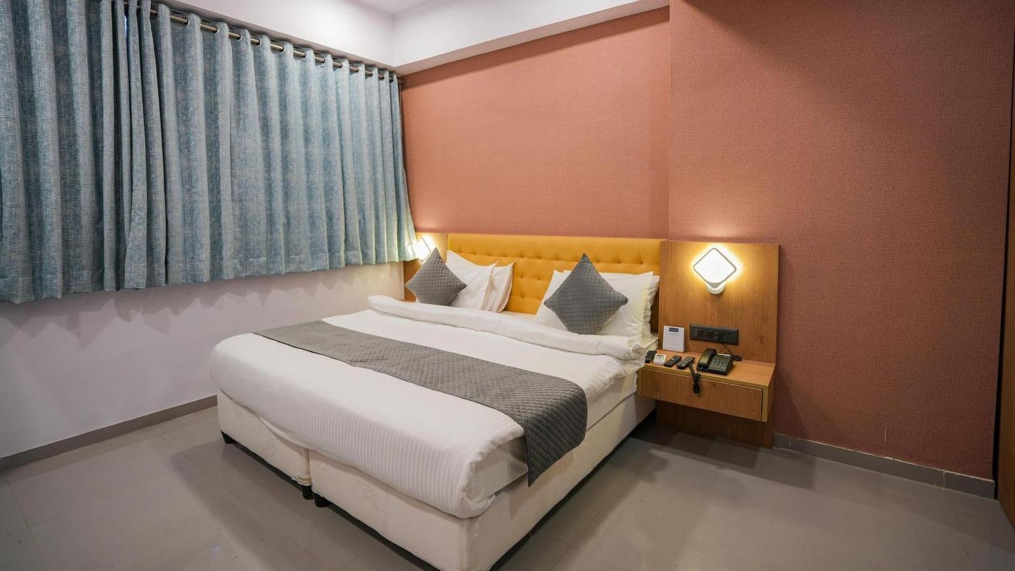 Hotel Aerocity Golden Close To New Delhi Airport Exterior foto